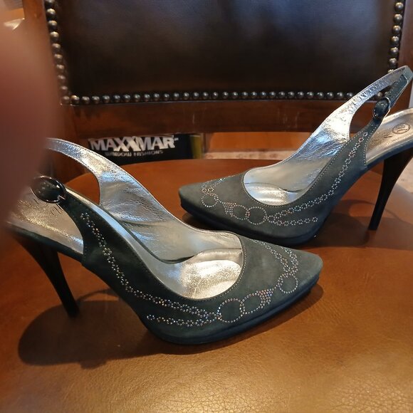 Nice design in heels , all leather and new and unworn. - Picture 1 of 5